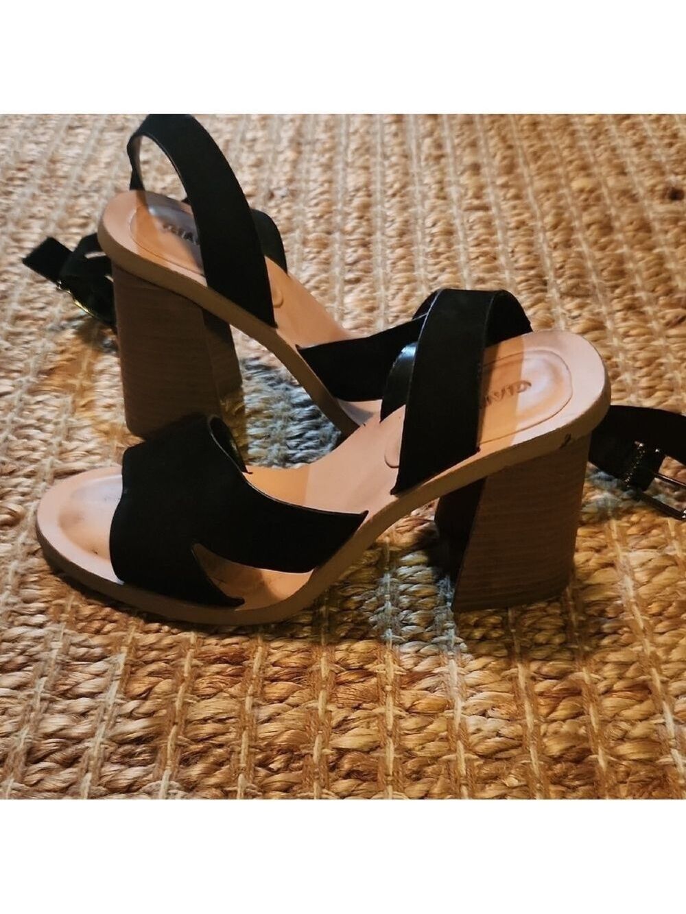 Gianni Bini Sz 6.5 Black 2in Heel Ankle Strapped Classic Casual Leather Sandals